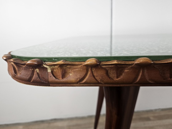 Image 1 of Table en bois des années 1960 avec plateau en verre vert décoré