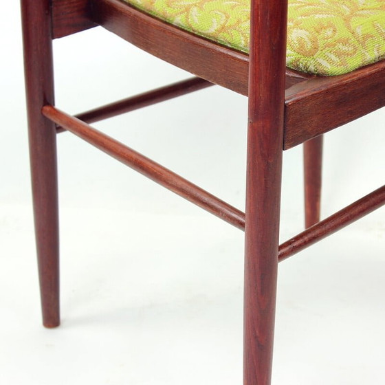 Image 1 of Ensemble de 4 chaises de salle à manger vintage en bois de chêne par Ton, Tchécoslovaquie années 1960