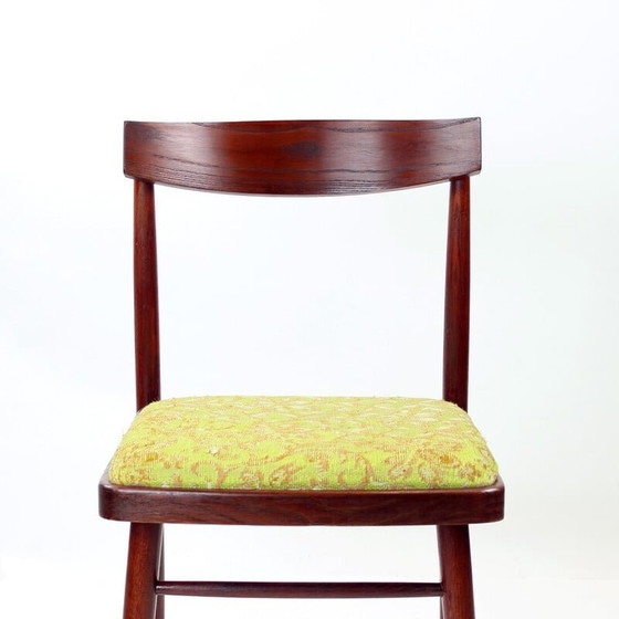 Image 1 of Ensemble de 4 chaises de salle à manger vintage en bois de chêne par Ton, Tchécoslovaquie années 1960