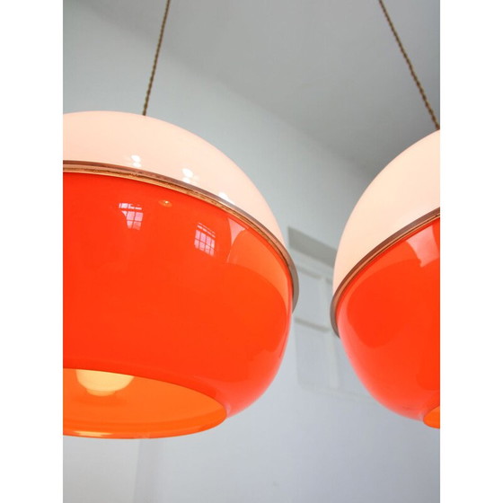 Image 1 of Lampe suspendue Space Age en plexiglas orange et laiton, Italie 1970