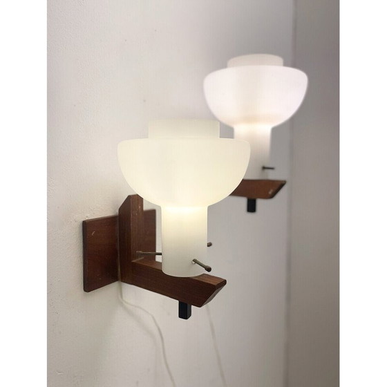 Image 1 of Paire d'appliques vintage en bois et opaline, 1970