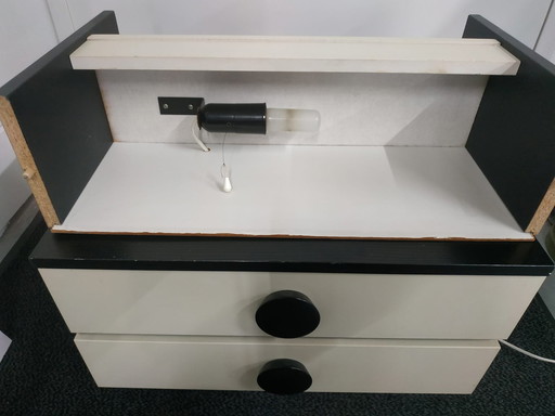 Table de chevet vintage avec éclairage