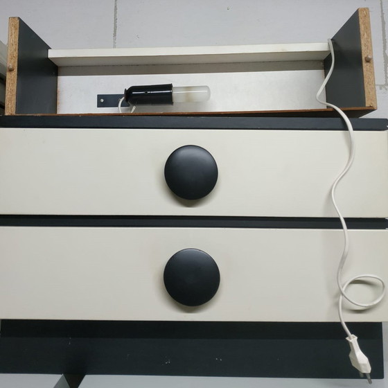 Image 1 of Table de chevet vintage avec éclairage