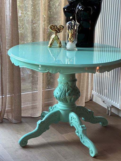 Ancienne table en bleu tiffany brillant