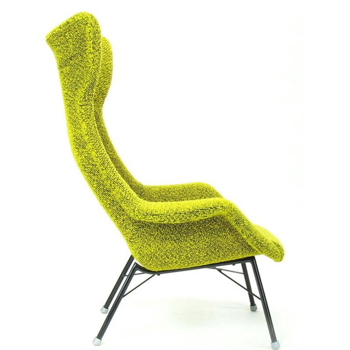 Fauteuil à dossier en tissu jaune et vert de Miroslav Navratil pour Ton, 1960