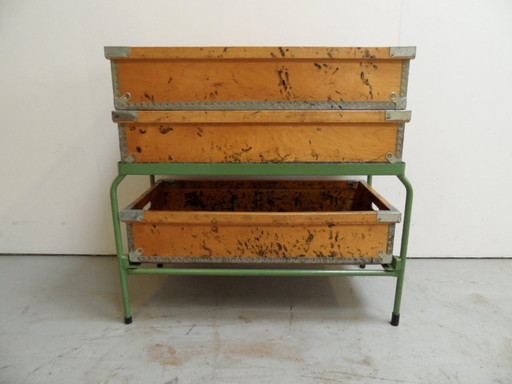 Rack de stockage industriel avec bacs en bois 1960's