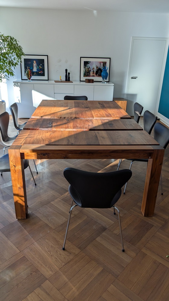 Image 1 of Table de salle à manger en noyer massif à rallonges- Fa. Scholtissek 140 X 140 cm (Max 230 cm)