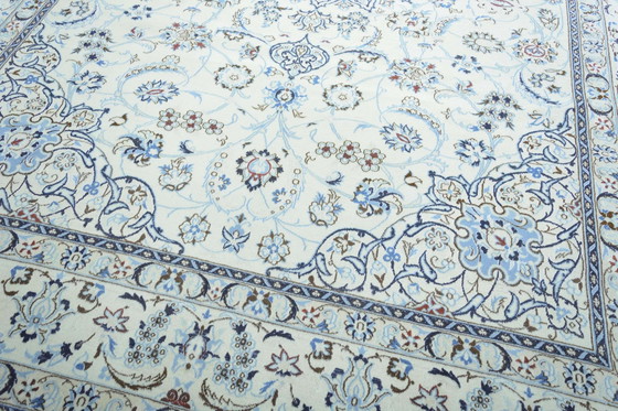 Image 1 of Tapis Naïn 9 La noué à la main avec soie - Tapis d'Orient 355 X 255 cm