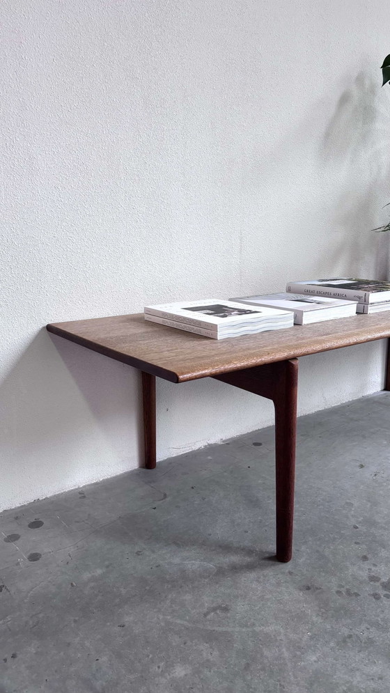 Image 1 of Table basse vintage en chêne Hans J Wegner