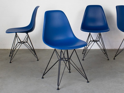 Set (4) Vitra Plastic Sidechairs Dsr Design Charles Eames