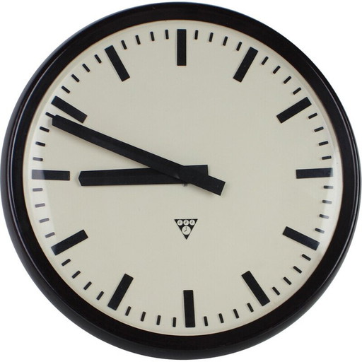 Horloge murale vintage en bakélite et verre par Pragotron, Tchécoslovaquie 1960