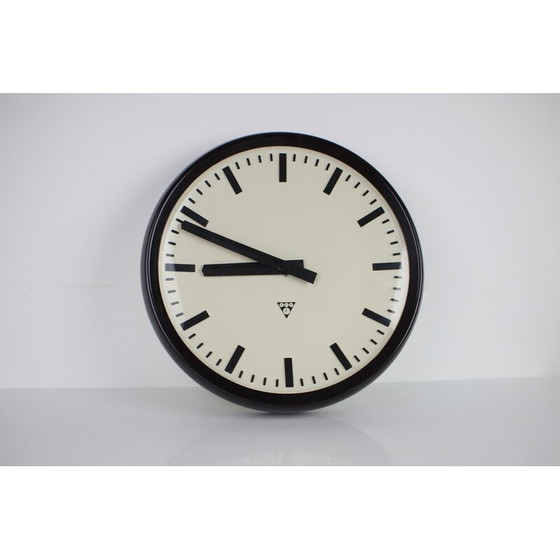 Image 1 of Horloge murale vintage en bakélite et verre par Pragotron, Tchécoslovaquie 1960