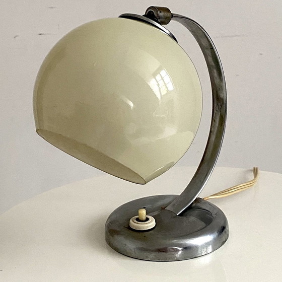 Image 1 of Lampe De Table Art Déco Chrome Et Opaline Beige