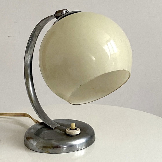 Image 1 of Lampe De Table Art Déco Chrome Et Opaline Beige