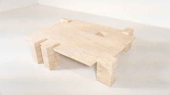 Image 1 of Table basse contemporaine en travertin, Italie