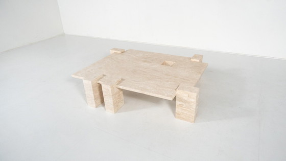 Image 1 of Table basse contemporaine en travertin, Italie