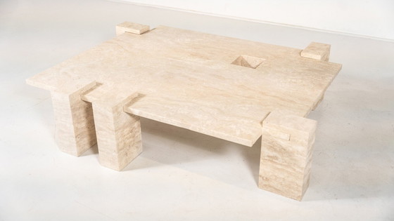 Image 1 of Table basse contemporaine en travertin, Italie