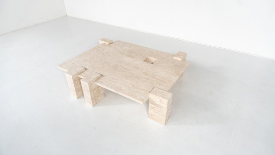 Image 1 of Table basse contemporaine en travertin, Italie