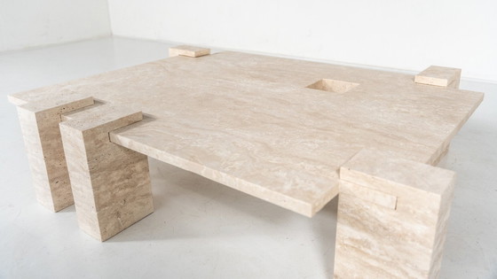 Image 1 of Table basse contemporaine en travertin, Italie