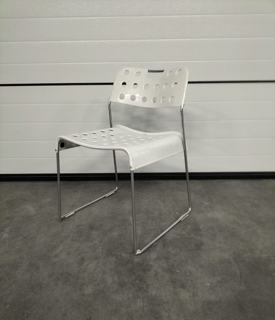 Image 1 of Chaises Bieffeplast Omstak blanches Par Rodney Kinsman