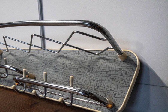 Image 1 of Porte-manteau vintage avec une belle toile de fond design