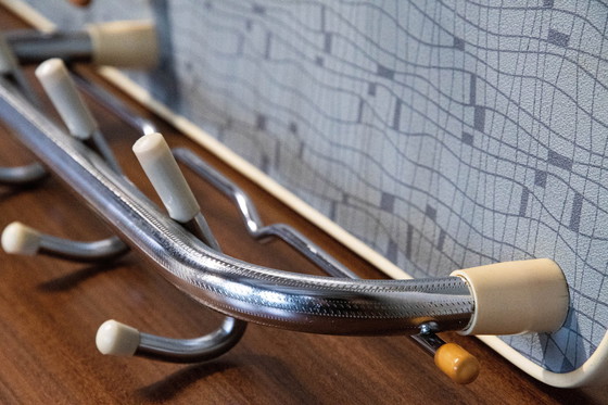 Image 1 of Porte-manteau vintage avec une belle toile de fond design