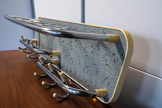 Image 1 of Porte-manteau vintage avec une belle toile de fond design