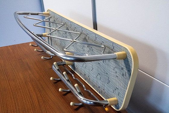 Image 1 of Porte-manteau vintage avec une belle toile de fond design