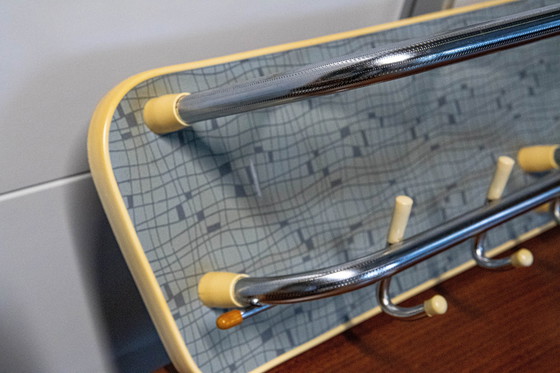 Image 1 of Porte-manteau vintage avec une belle toile de fond design