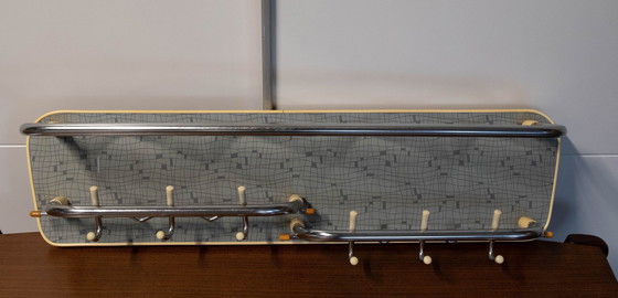 Image 1 of Porte-manteau vintage avec une belle toile de fond design