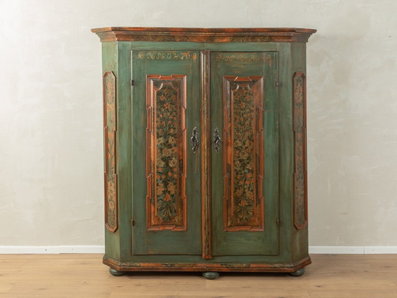 Image 1 of  Armoire ancienne de ferme