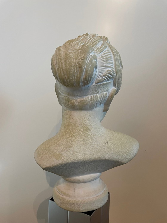 Image 1 of Statue, tête de jeune femme