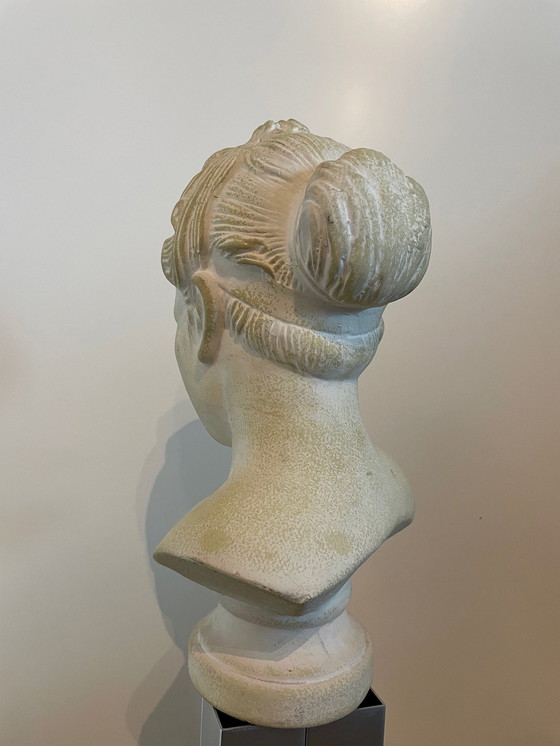 Image 1 of Statue, tête de jeune femme