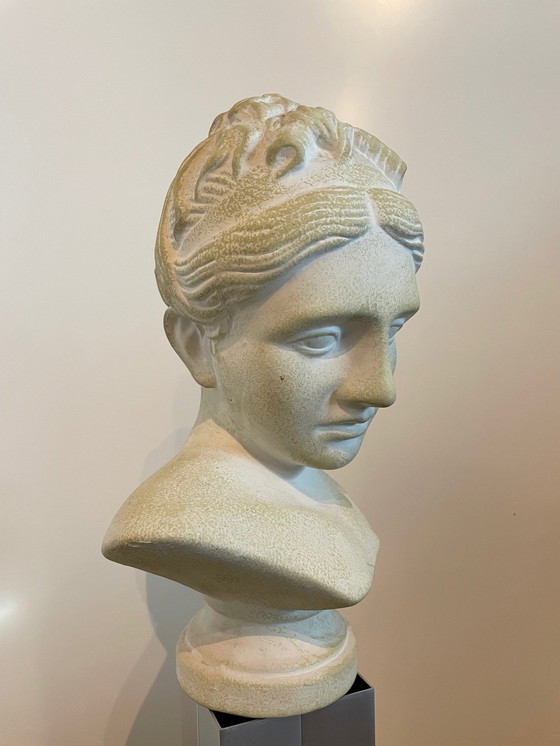 Image 1 of Statue, tête de jeune femme