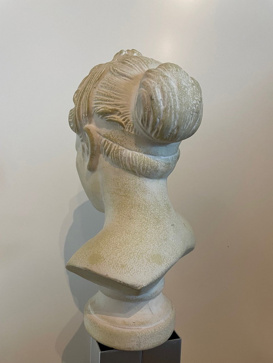 Image 1 of Statue, tête de jeune femme