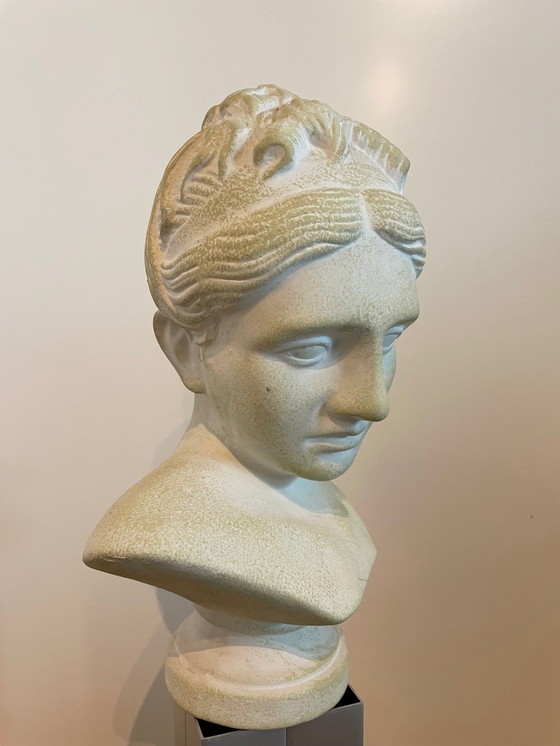 Image 1 of Statue, tête de jeune femme