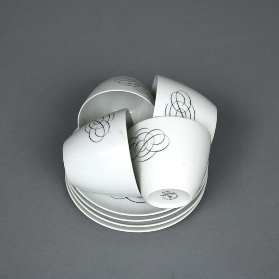 Image 1 of Raymond Loewy (1883-1986) Ensemble de 4 tasses à thé et soucoupes, Rosenthal Continental China, Script Decor