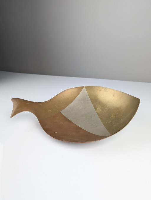 Centre de table en forme de poisson, cuivre et laiton avec métaux mélangés, E. Cabello, 1960S