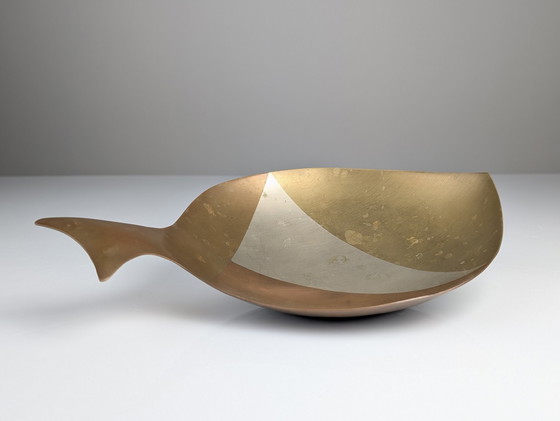 Image 1 of Centre de table en forme de poisson, cuivre et laiton avec métaux mélangés, E. Cabello, 1960S