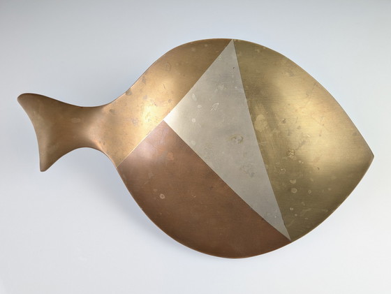 Image 1 of Centre de table en forme de poisson, cuivre et laiton avec métaux mélangés, E. Cabello, 1960S