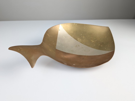 Image 1 of Centre de table en forme de poisson, cuivre et laiton avec métaux mélangés, E. Cabello, 1960S