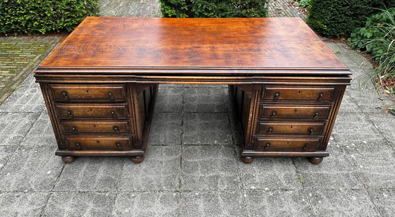 Image 1 of Bureau classique en bois