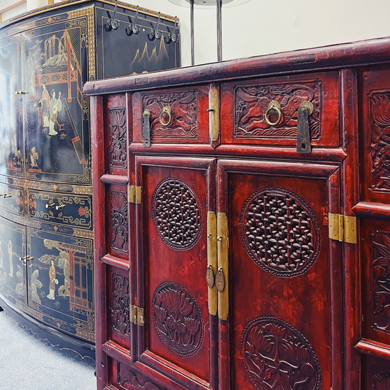 Image 1 of Authentique armoire chinoise avec sculptures artisanales