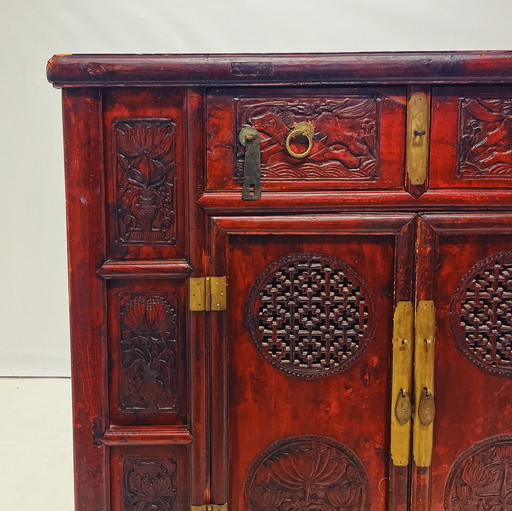 Authentique armoire chinoise avec sculptures artisanales