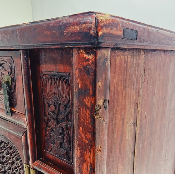 Image 1 of Authentique armoire chinoise avec sculptures artisanales