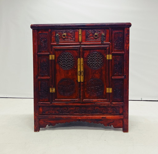 Authentique armoire chinoise avec sculptures artisanales