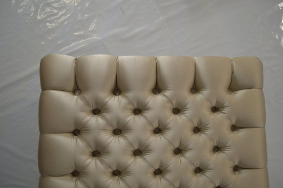 Image 1 of Pouf en satin beige