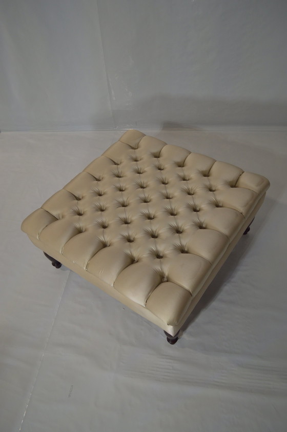 Image 1 of Pouf en satin beige