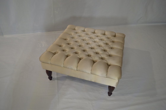 Image 1 of Pouf en satin beige