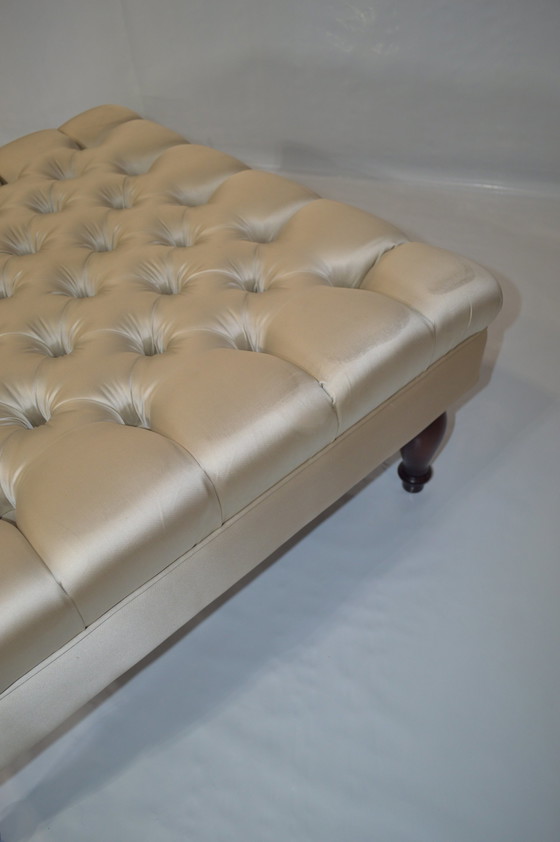 Image 1 of Pouf en satin beige